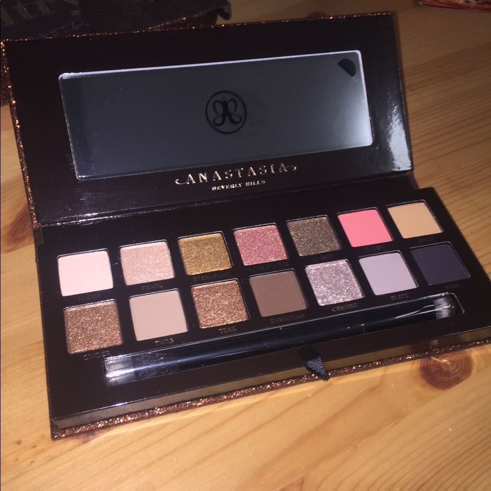 Anastasia Beverly Hills sultry eyeshadow palette